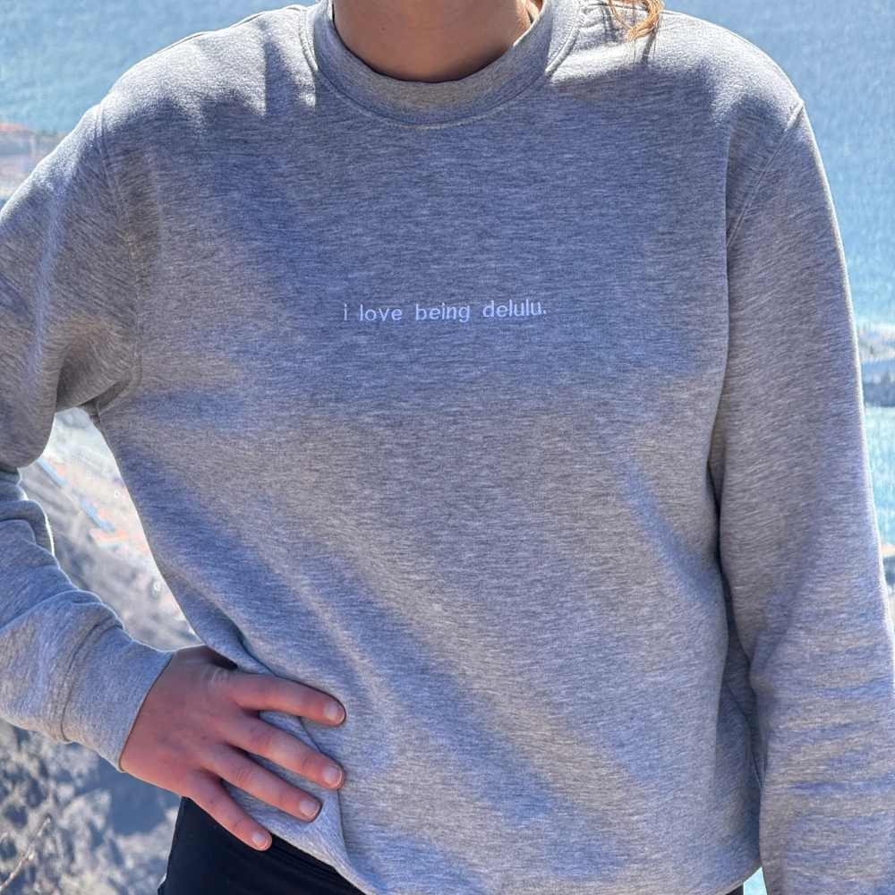 Mikina s vlastní výšivkou bez kapuce